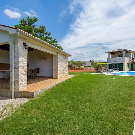 Manuela Holiday home Kastelir